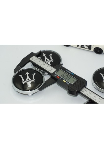 Maserati Siyah Jant Göbeği Kapak Seti 60MM