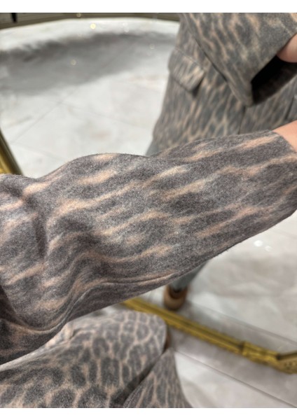 Lorika Leopar Desenli Düğmeli Cep Detaylı Blazer Ceket-Bej fiyatları