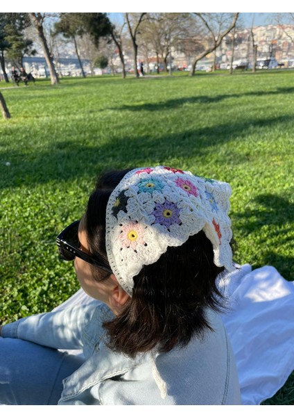 Papatya Motifli Örgü Bandana