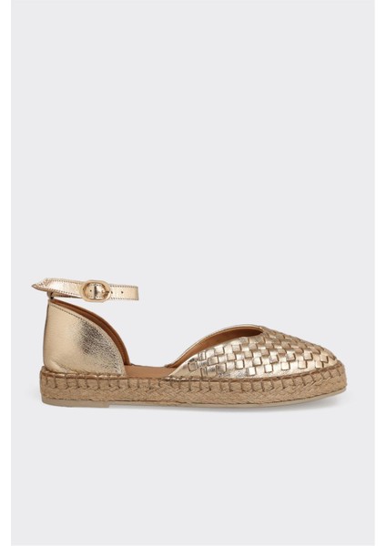 Kadın Espadril Gold Renk Düz Deri Tabanlı 2.5 cm Topuk Yüksekliği ile Rahat Kullanım