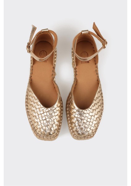 Kadın Espadril Gold Renk Düz Deri Tabanlı 2.5 cm Topuk Yüksekliği ile Rahat Kullanım fırsatları