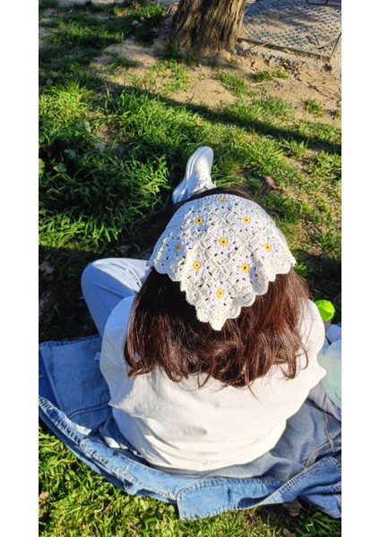Papatya Motifli Örgü Bandana