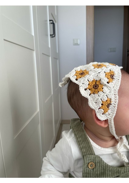 Ayçiçek Motifli Örgü Bebek Bandana