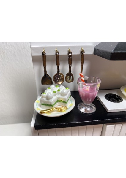 Luxury Minyatür Oyuncak Yiyecek Seti - Kremalı Pasta ve Milkshake 1 Adet