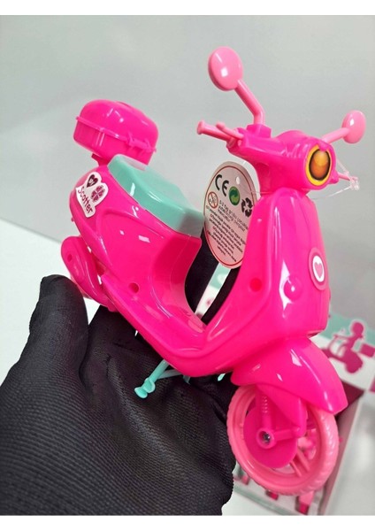 Luxury Kız Çocuk Oyuncak Renkli Scotter Motosiklet Oyuncak Bebek Aksesuarı Şık Tasarım Motor 13X21 cm 1 Adet