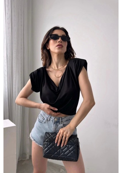 Siyah Vatkalı Degaje Yaka Buzzy Bluz