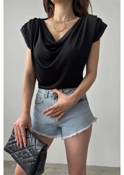 Siyah Vatkalı Degaje Yaka Buzzy Bluz fırsatları