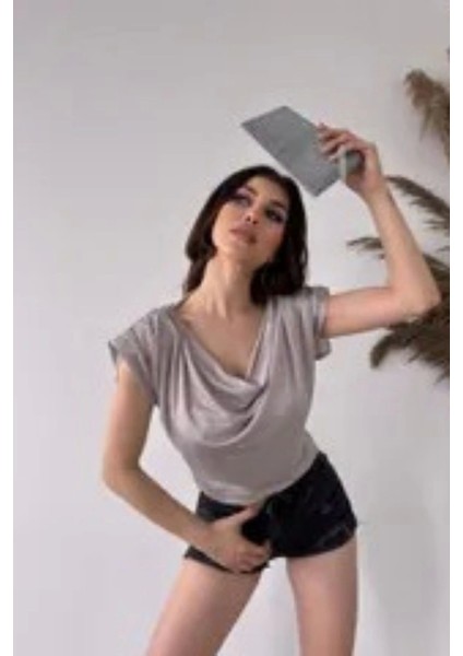 Kadın Gri Vatkalı Degaje Yaka Buzzy Bluz fırsatları