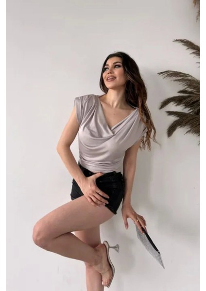 Kadın Gri Vatkalı Degaje Yaka Buzzy Bluz indirimleri