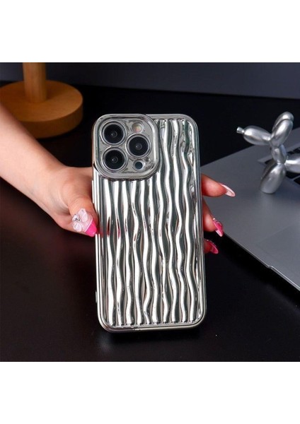 Iphone 11 Pro Max Uyumlu 3D Metal Silver Sevimli Lüx Su Dalgalanma Desenli Kamera Koruyuculu Kılıf