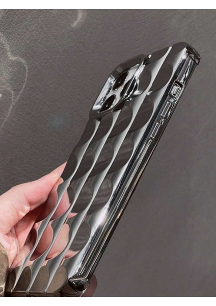 Iphone 13 Pro Uyumlu 3D Lüx Küp Desenli Kabartmalı Parlak Metalik Gümüş Kamera Koruyuculu Kılıf modelleri