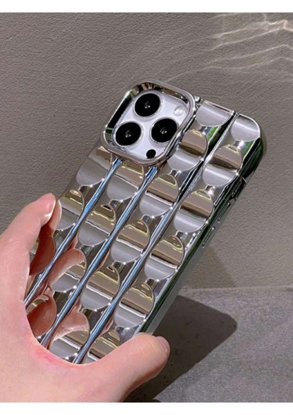 Iphone 13 Pro Uyumlu 3D Lüx Küp Desenli Kabartmalı Parlak Metalik Gümüş Kamera Koruyuculu Kılıf fırsatları