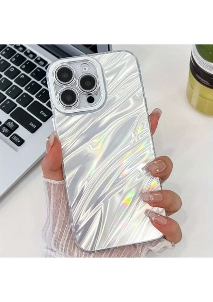 Iphone 14 Uyumlu Lux 3D Gümüş Ipek Dalgalı Desenli Parıltılı Kamera Koruyuculu Kılıf