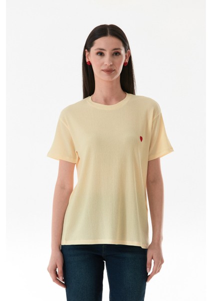 Kalp Nakışlı Bürümcük Kumaş Tişört