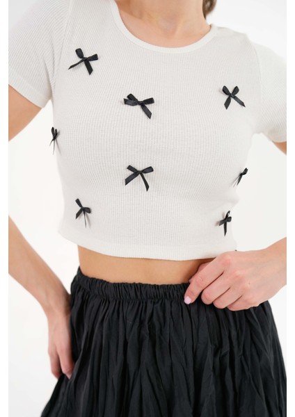 Beyaz Fiyonk Detaylı Bisiklet Yaka Fitilli Örme Crop Bluz fiyatları