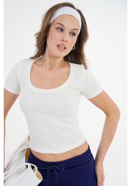 Beyaz U Yaka Fitilli Örme Crop Bluz