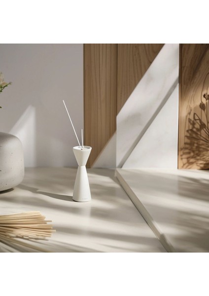 Minimalist Iskandinav Tarzı Uzun Tütsülük ve Beton Dekoratif Mumluk 10 cm
