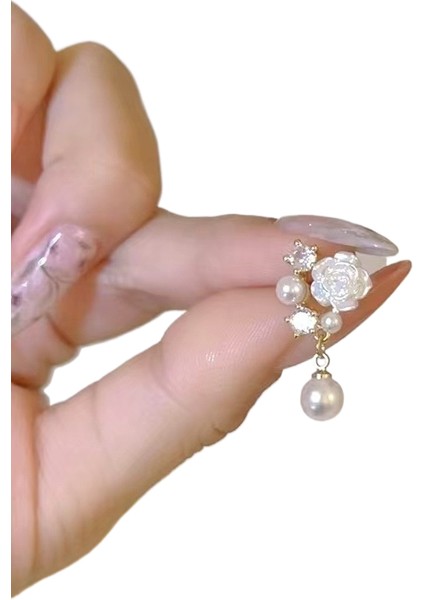 Şık ve Narin Saplama Küpeler (Yurt Dışından)