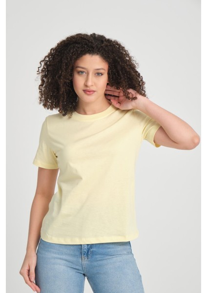 %100 Pamuk Basic Fit T-Shirt - Şık ve Konforlu Kısa Kollu Model