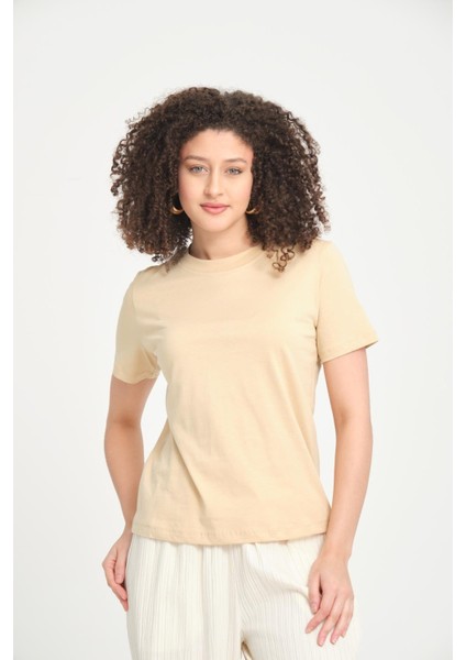%100 Pamuk Basic Fit T-Shirt - Şık ve Konforlu Kısa Kollu Model