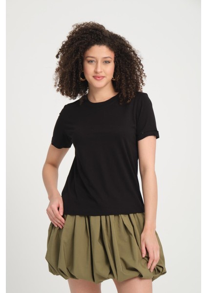 %100 Pamuk Basic Fit T-Shirt - Şık ve Konforlu Kısa Kollu Model