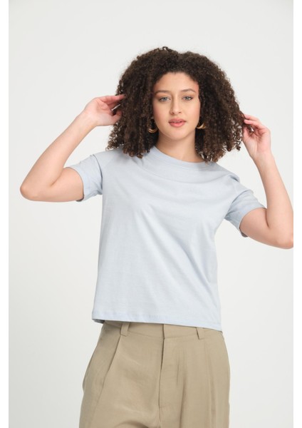 %100 Pamuk Basic Fit T-Shirt - Şık ve Konforlu Kısa Kollu Model