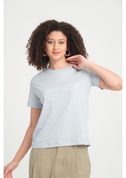 %100 Pamuk Basic Fit T-Shirt - Şık ve Konforlu Kısa Kollu Model