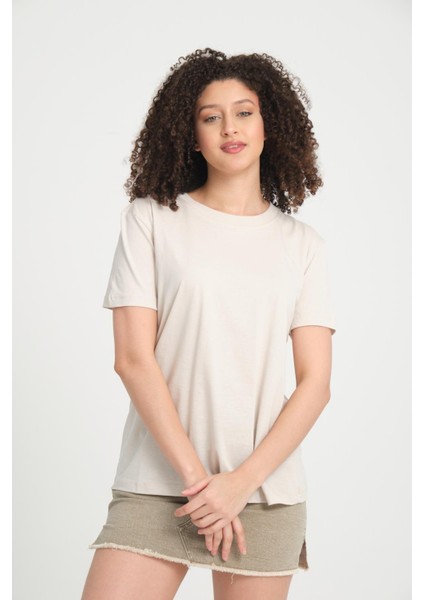 %100 Pamuk Basic Fit T-Shirt - Şık ve Konforlu Kısa Kollu Model