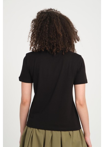 %100 Pamuk Basic Fit T-Shirt - Şık ve Konforlu Kısa Kollu Model