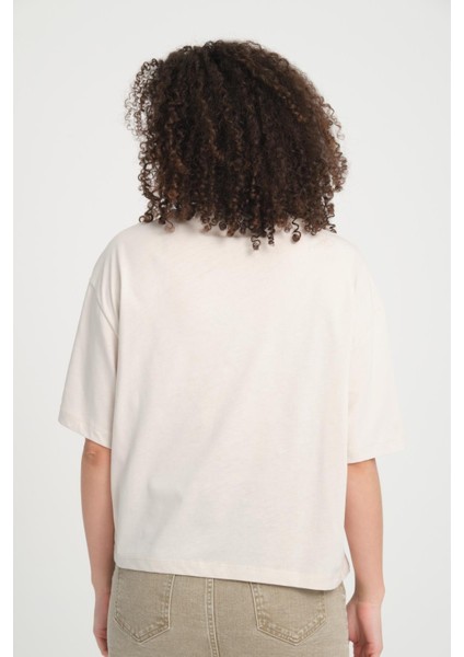 %100 Pamuk Bisiklet Yaka Kısa Kollu T-Shirt - Şık Kalp Detayı fiyatları
