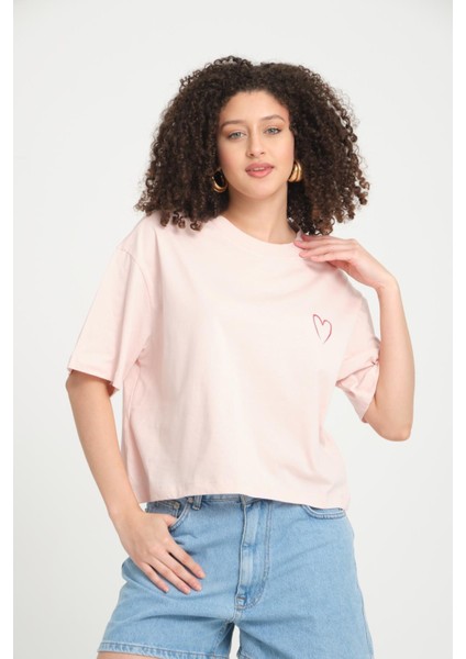 %100 Pamuk Bisiklet Yaka Kısa Kollu T-Shirt - Şık Kalp Detayı