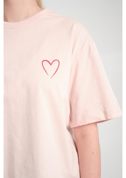 %100 Pamuk Bisiklet Yaka Kısa Kollu T-Shirt - Şık Kalp Detayı modelleri