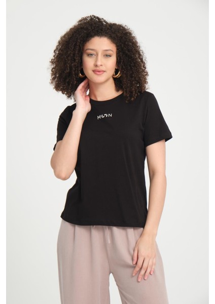 %100 Pamuk Rahat Kesim Bisiklet Yaka T-Shirt - Şık Moon Detayı