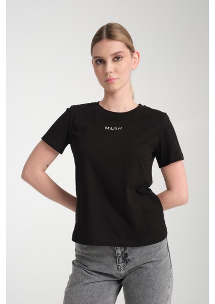 %100 Pamuk Rahat Kesim Bisiklet Yaka T-Shirt - Şık Moon Detayı fırsatları