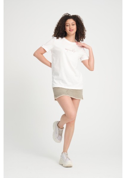 %100 Pamuk Rahat Kesim Bisiklet Yaka T-Shirt - Minimalist Yazı Tasarımı fırsatları