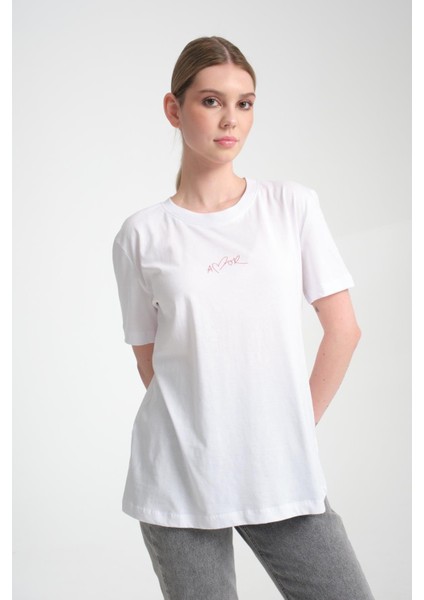 %100 Pamuk, Rahat Kesim Kısa Kollu T-Shirt - Şık Amour Yazısı