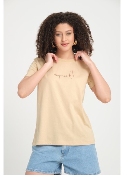 %100 Pamuk Rahat Kesim Bisiklet Yaka T-Shirt - Minimalist Yazı Tasarımı