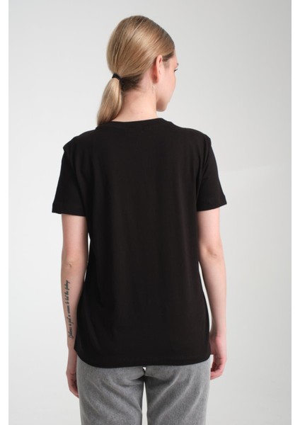 %100 Pamuk Rahat Kesim Bisiklet Yaka T-Shirt - Minimalist Yazı Tasarımı fiyatları