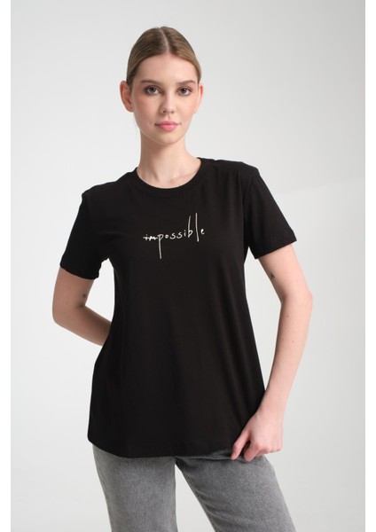 %100 Pamuk Rahat Kesim Bisiklet Yaka T-Shirt - Minimalist Yazı Tasarımı indirimleri