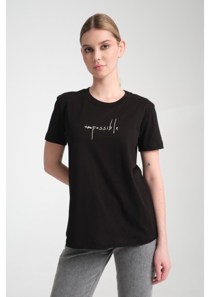 %100 Pamuk Rahat Kesim Bisiklet Yaka T-Shirt - Minimalist Yazı Tasarımı fırsatları