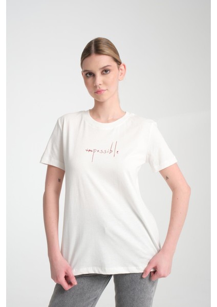 %100 Pamuk Rahat Kesim Bisiklet Yaka T-Shirt - Minimalist Yazı Tasarımı fırsatları