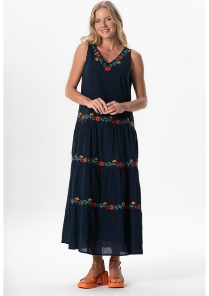 Kolsuz Şile Bezi Bahar V Yaka Nakışlı Uzun Yazlık Elbise Lacivert Lcvt