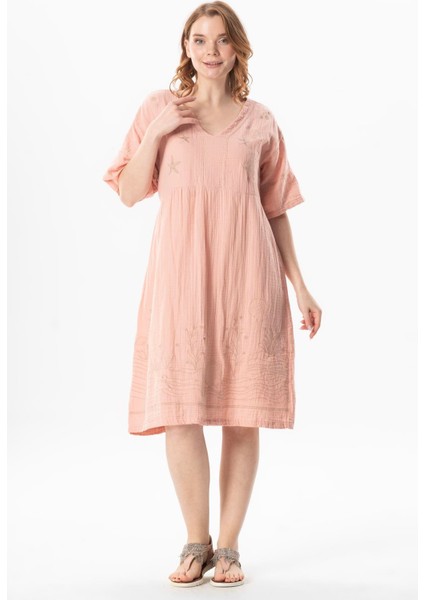 Kısa Kol V Yaka Alize Nakışlı Midi Boy Müslin Yazlık Elbise Pudra Pdr