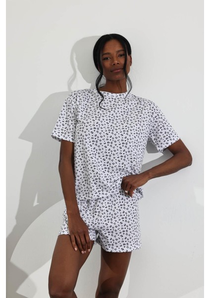 Beyaz Desenli Şortlu Pijama Takım