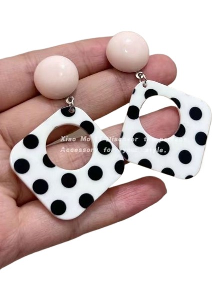 Tatlı ve Taze Kulak Kancası Küpeler (Yurt Dışından)