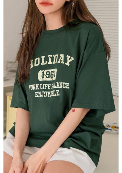 Kadın Nefti Yeşil Bisiklet Yaka Holiday Baskılı Oversize T-Shirt