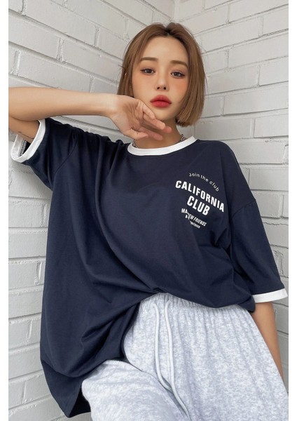 Kadın Lacivert Yaka Kol Detaylı California Club Baskılı Oversize T-Shirt