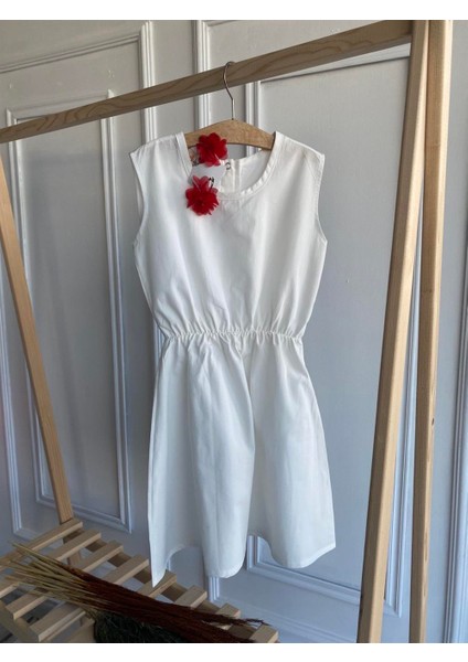 0008 - Krem Elbise Kırmızı Toka Takım modelleri