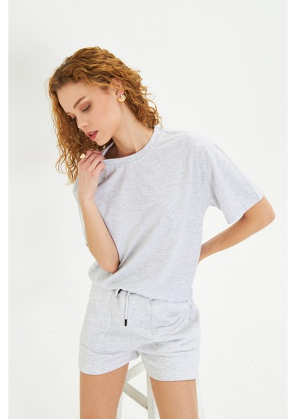 Kadın Konforlu %100 Pamuk Kısa Kollu Günlük Tişört fiyatları