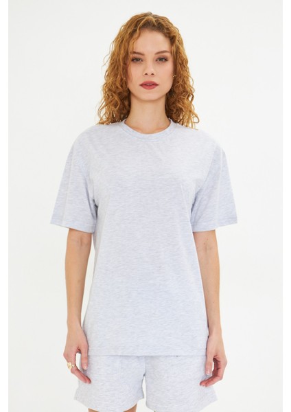 Kadın Konforlu %100 Pamuk Kısa Kollu Günlük Tişört modelleri